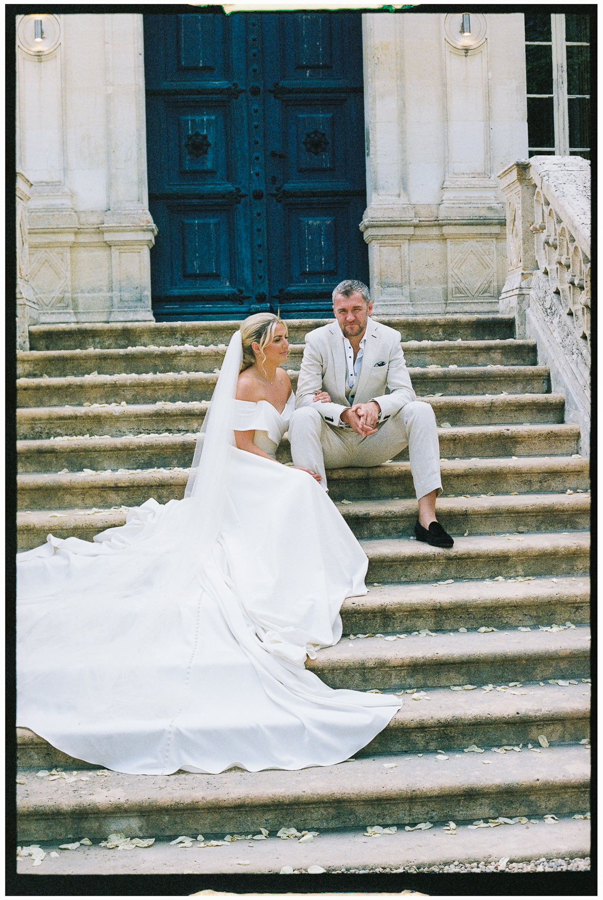 FRANCE WEDDING ON ANALOGUE FILM CHATEAU DE LA VALOUZE 009 FRANCE WEDDING ON ANALOGUE FILM CHATEAU DE LA VALOUZE 009